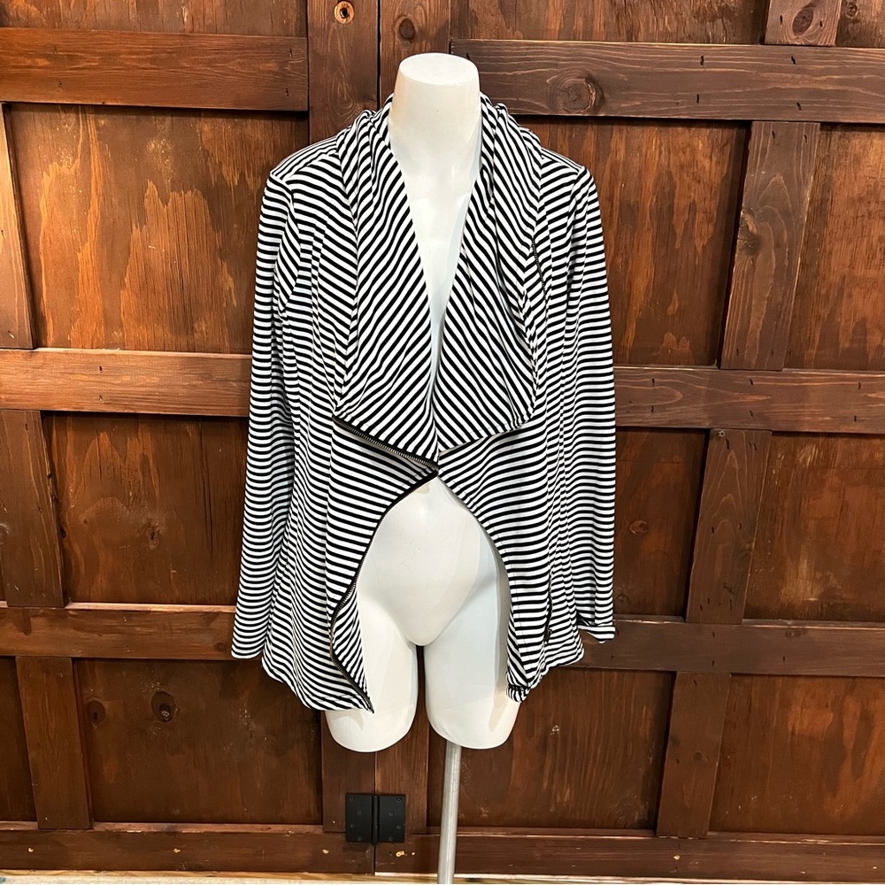 ANDREE BY UNIT Monochrome Striped Cardigan